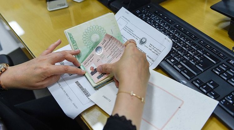 Dubai suspend UAE visit visa extensions from within country Dubai suspend UAE visit visa extensions from within country